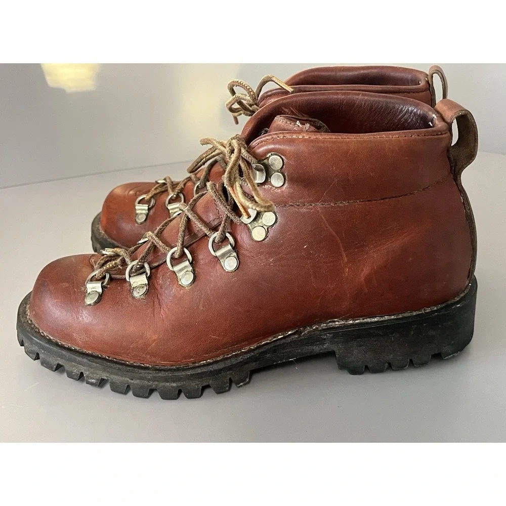 Vtg Danner Mountain light Hiking Boots Men's Size 8 B Leather Vibram - Nice!